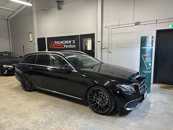 Mercedes-Benz E300 de 2 of 5