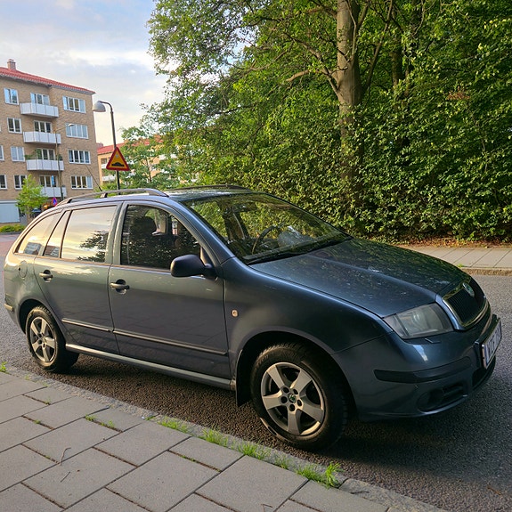 Skoda Fabia 2 of 5