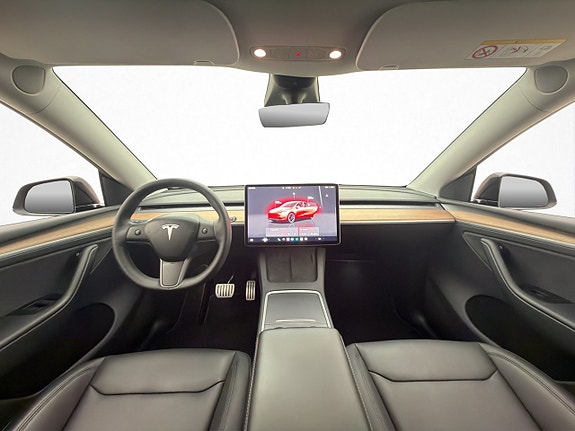 Tesla Model Y 24 of 30