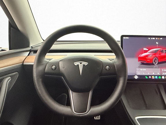 Tesla Model Y 13 of 30