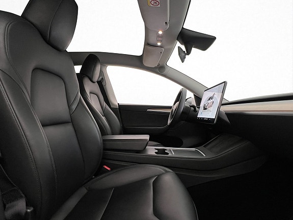 Tesla Model Y 27 of 30