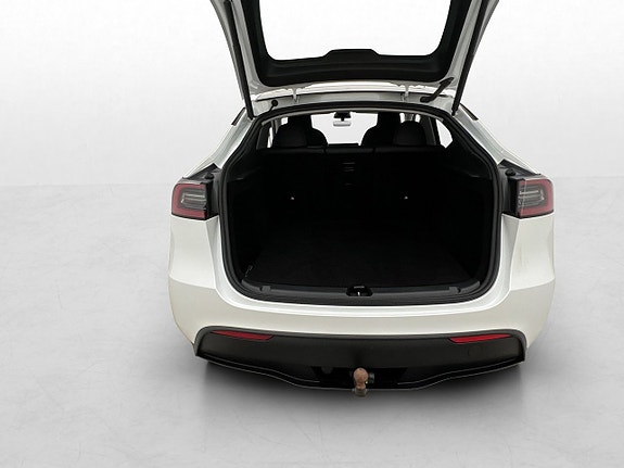 Tesla Model Y 30 of 30