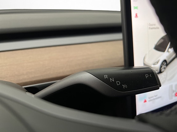 Tesla Model Y 17 of 30