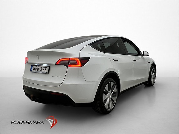Tesla Model Y 9 of 30