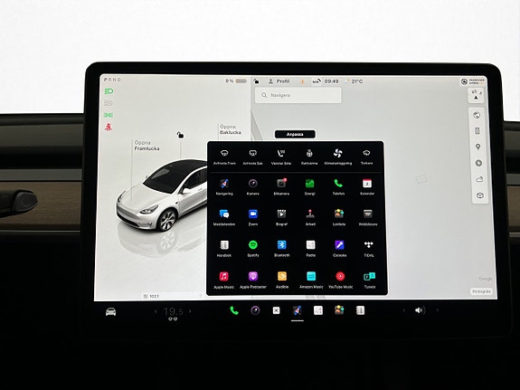 Tesla Model Y 25 of 30