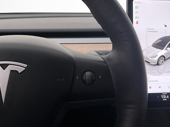 Tesla Model Y 16 of 30