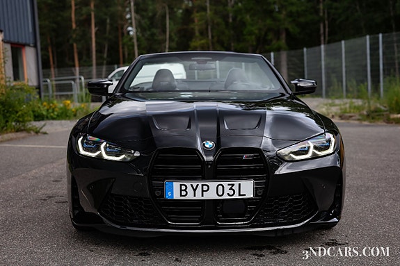 BMW M4 4 of 5