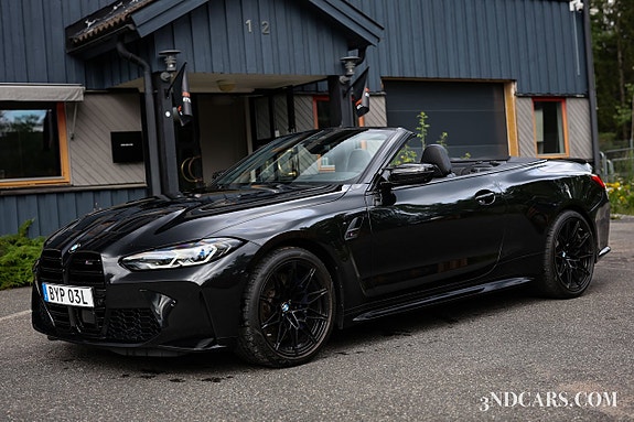 BMW M4 3 of 5
