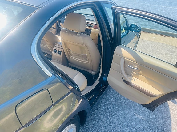 BMW 325i 7 of 11