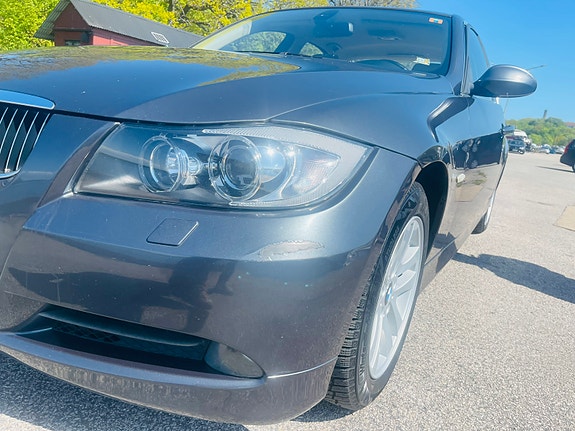 BMW 325i 4 of 5