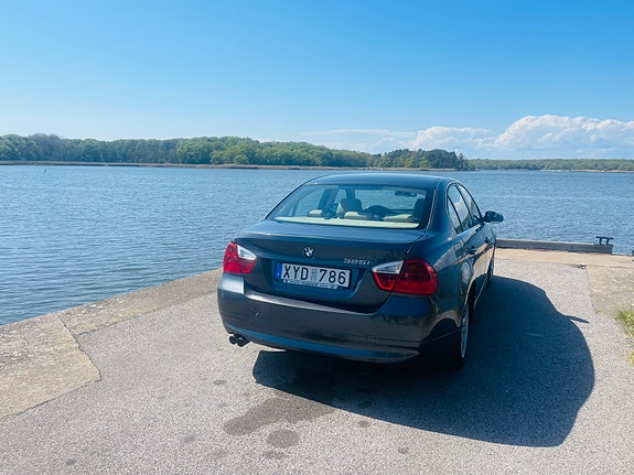 BMW 325i 2 of 5