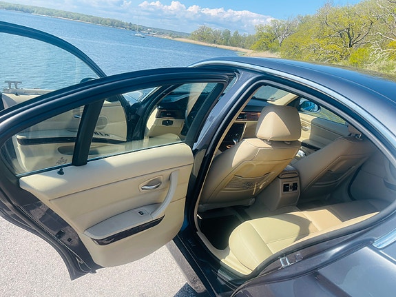BMW 325i 10 of 11