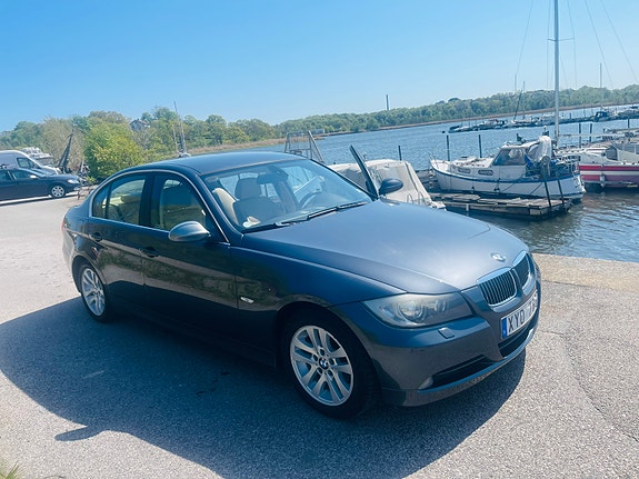 BMW 325i 3 of 5