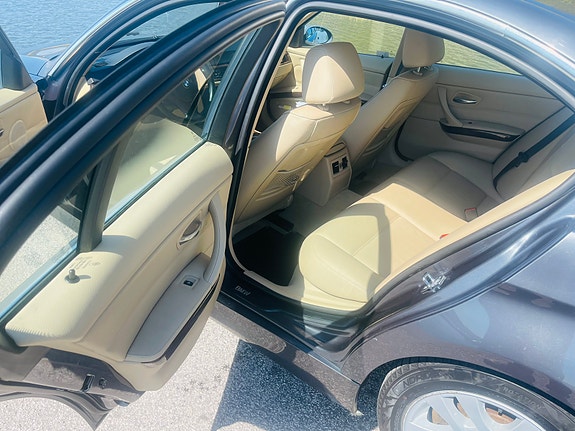 BMW 325i 11 of 11
