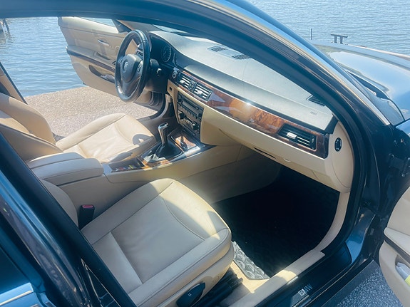 BMW 325i 6 of 11