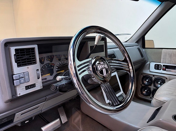 Chevrolet C1500 8 of 9