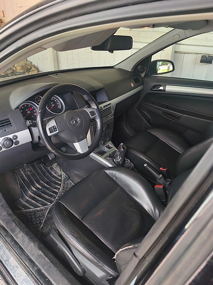 Opel Astra 3 of 3