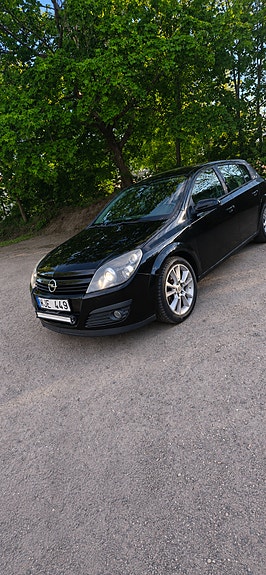 Opel Astra 2 of 3