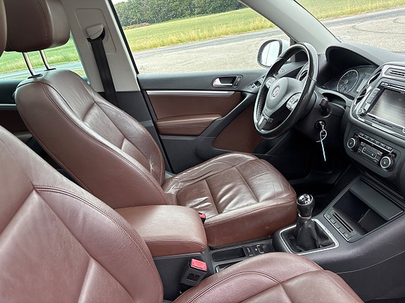 Volkswagen Tiguan 3 of 5