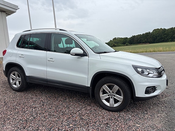 Volkswagen Tiguan 2 of 5