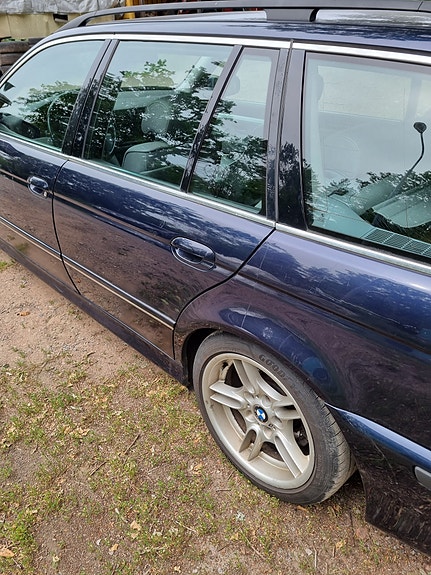 BMW 540i 4 of 5