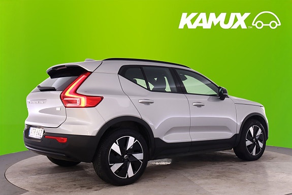 Volvo XC40 2 of 5