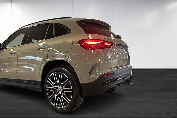 Mercedes-Benz GLA250 e 18 of 19