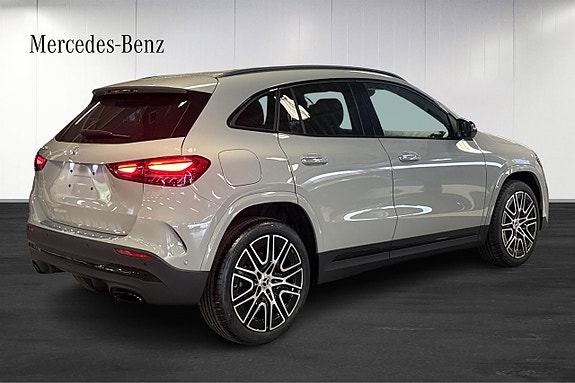 Mercedes-Benz GLA250 e 4 of 5
