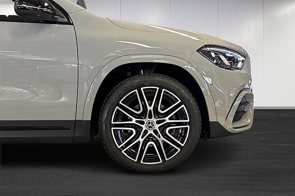 Mercedes-Benz GLA250 e 5 of 5