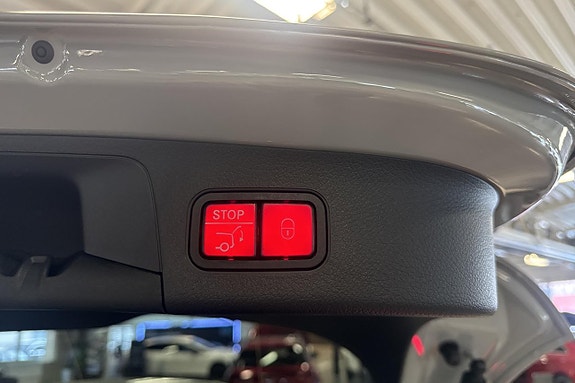 Mercedes-Benz GLA250 e 15 of 19