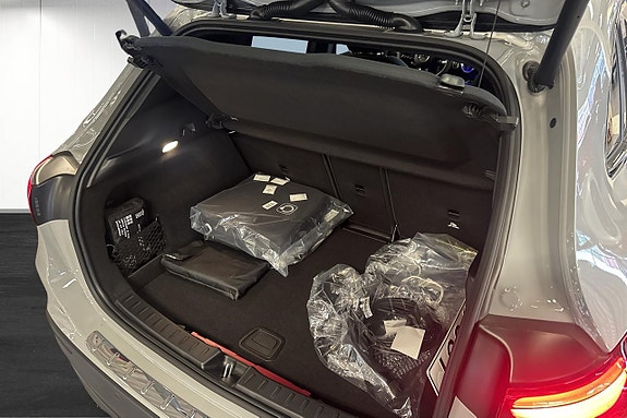 Mercedes-Benz GLA250 e 17 of 19
