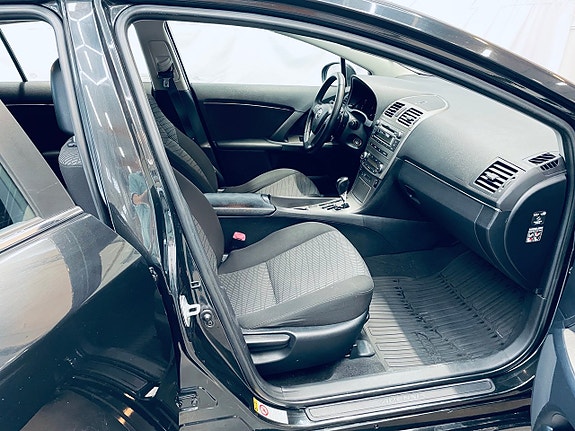Toyota Avensis 14 of 15