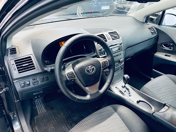 Toyota Avensis 11 of 15