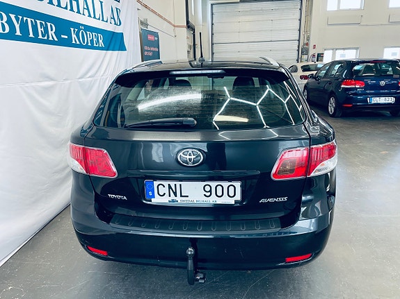 Toyota Avensis 7 of 15