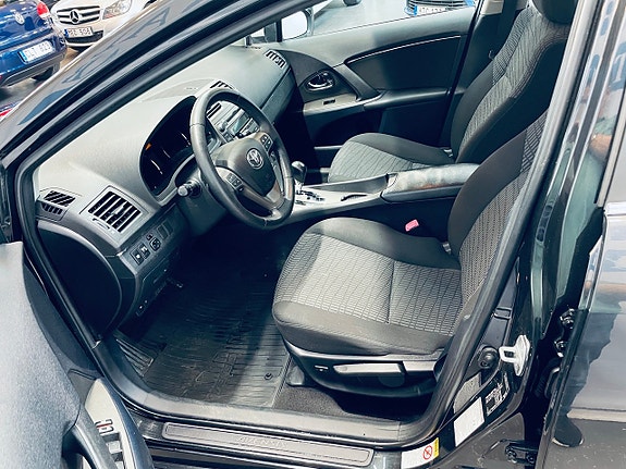 Toyota Avensis 10 of 15