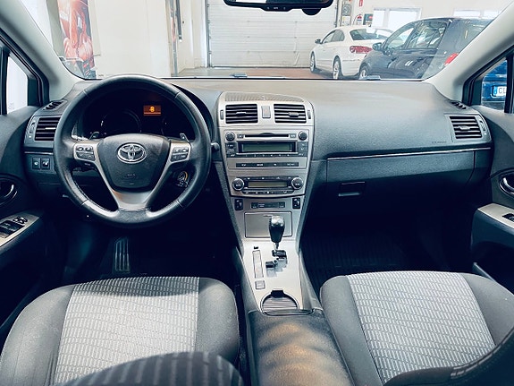 Toyota Avensis 12 of 15