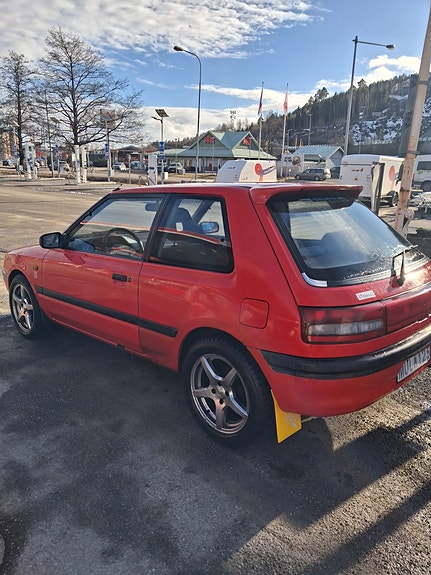 Mazda 323 3 of 5