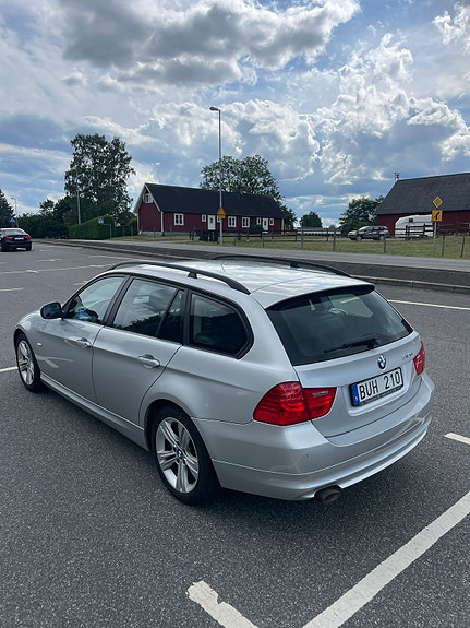 BMW 318d 3 of 5