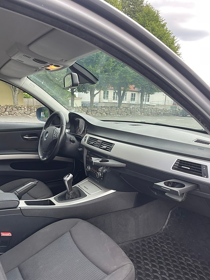 BMW 318d 9 of 13
