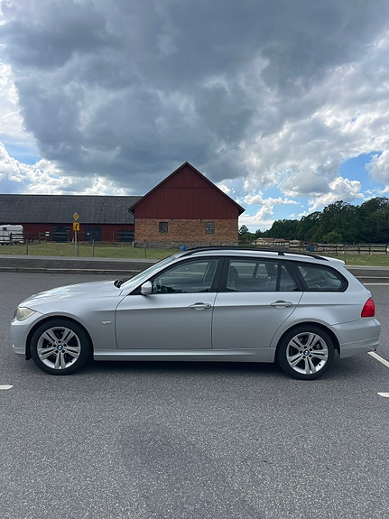 BMW 318d 2 of 5