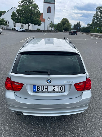 BMW 318d 4 of 5