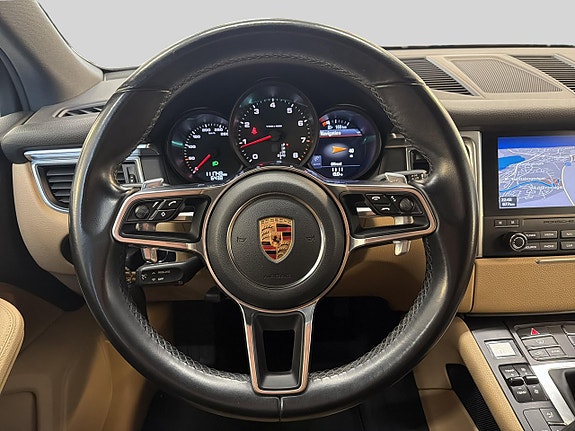 Porsche Macan 20 of 30