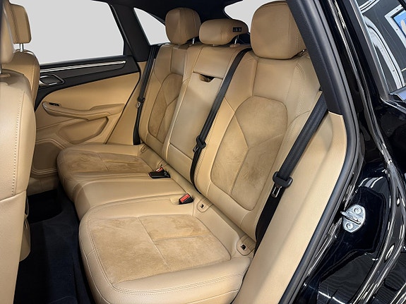 Porsche Macan 14 of 30