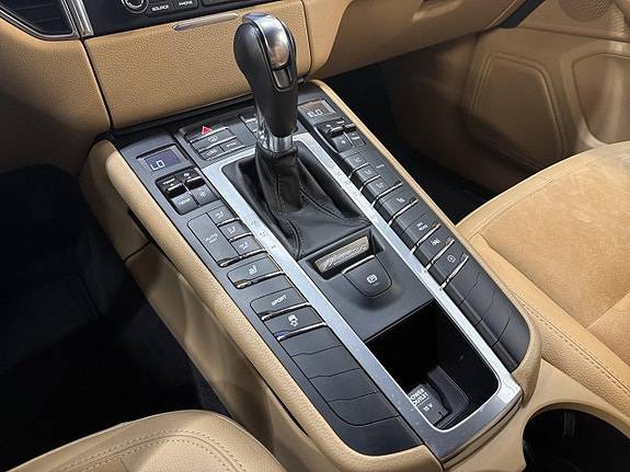 Porsche Macan 23 of 30