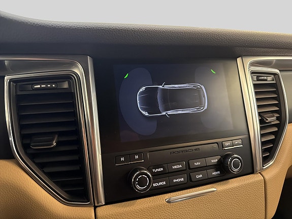 Porsche Macan 26 of 30