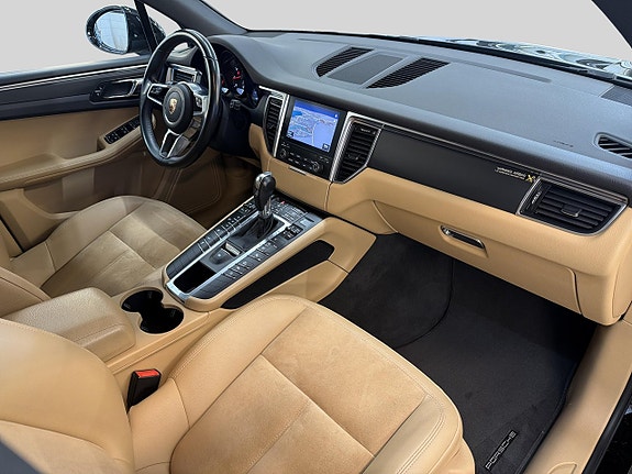 Porsche Macan 11 of 30