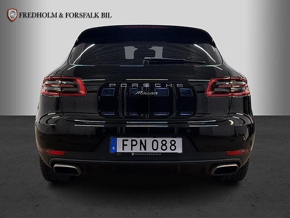 Porsche Macan 4 of 5