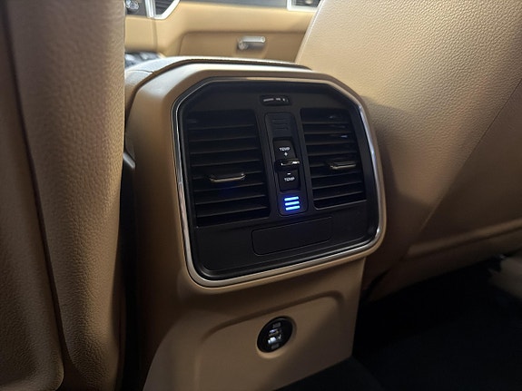 Porsche Macan 16 of 30