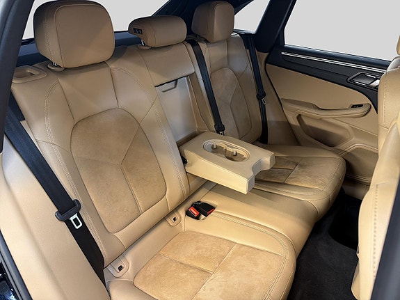 Porsche Macan 15 of 30