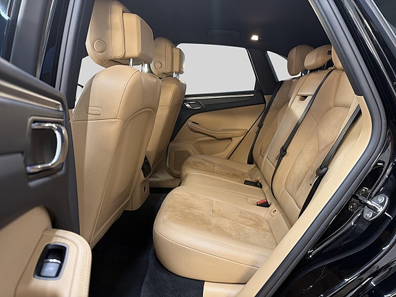 Porsche Macan 13 of 30